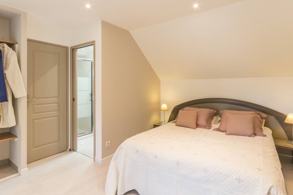 Photo of Bedroom in Saint-Aubin-Routot