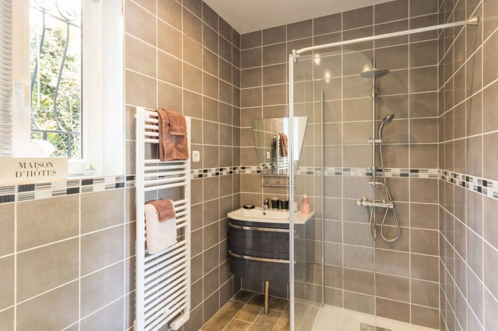 Photo of Bathroom in Saint-Aubin-Routot
