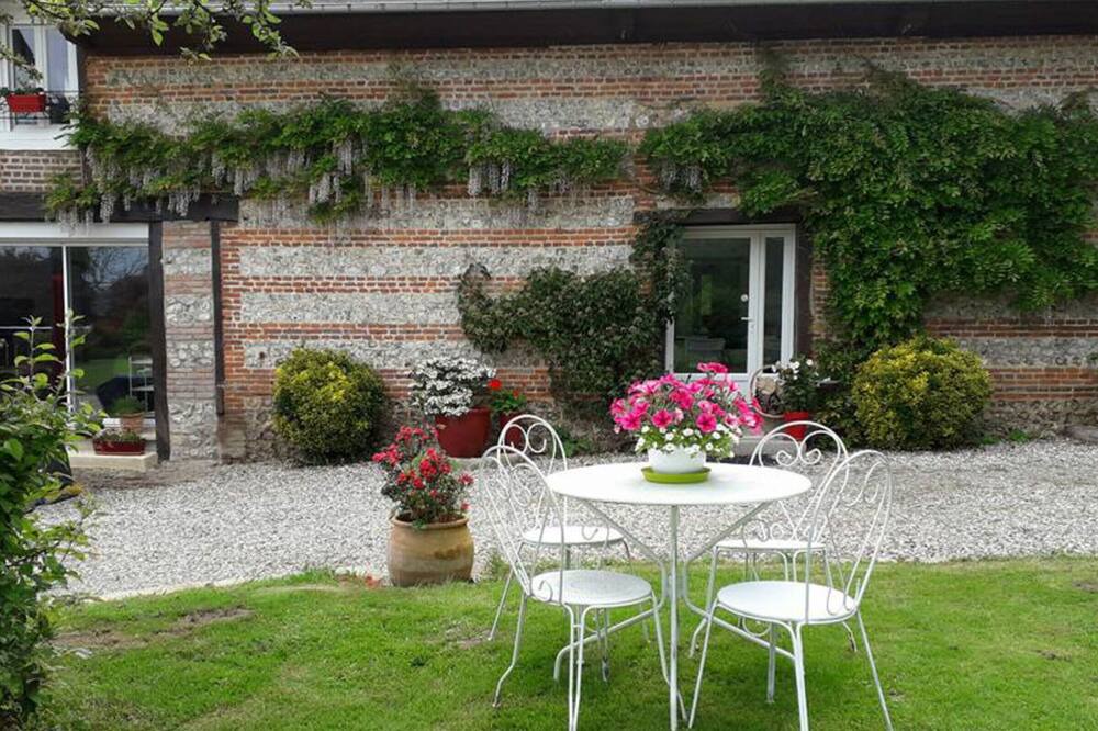 Photo of Outdoor in Saint-Aubin-Routot