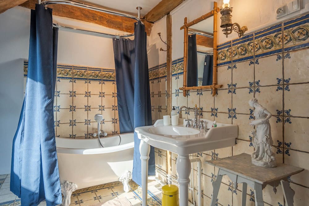 Photo of Bathroom in Curtil-Vergy