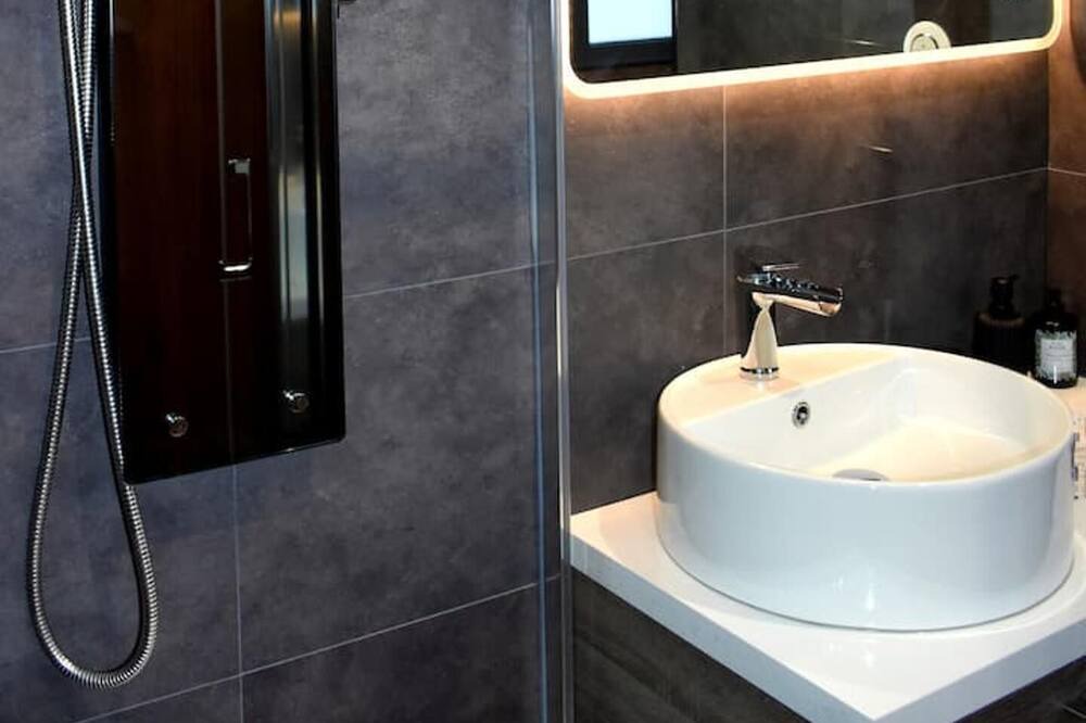 Photo of Bathroom in Guernes
