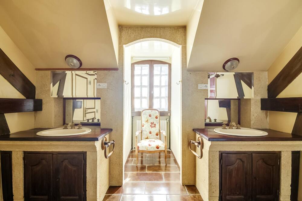 Photo of Bathroom in Saint-Germain-sur-Ecole