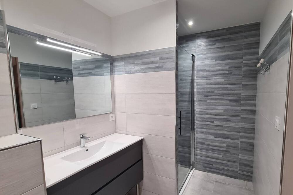Photo of Bathroom in Othis