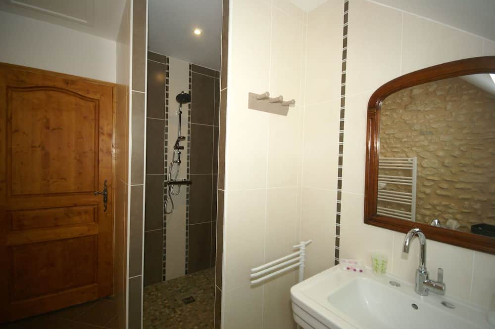Photo of Bathroom in Treilles-en-Gatinais