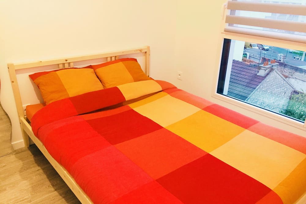 Photo of Bedroom in Colombes