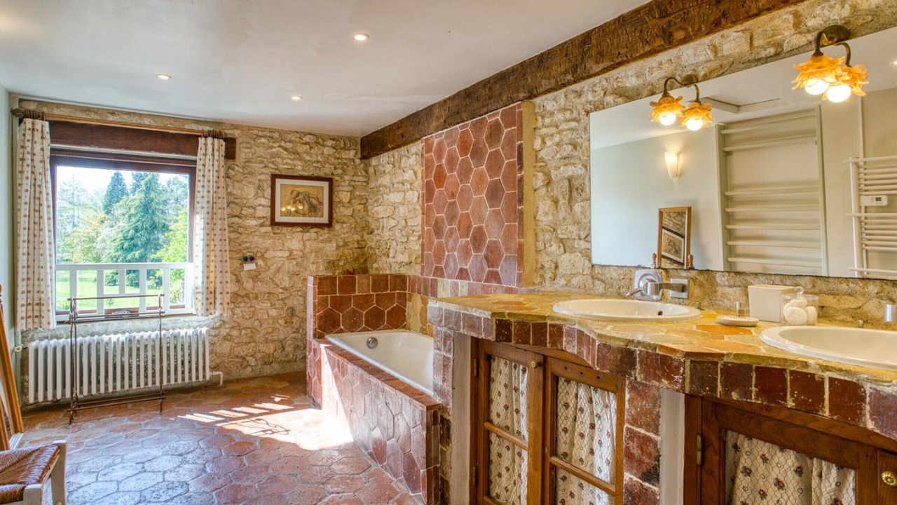 Photo of Bathroom in Montainville