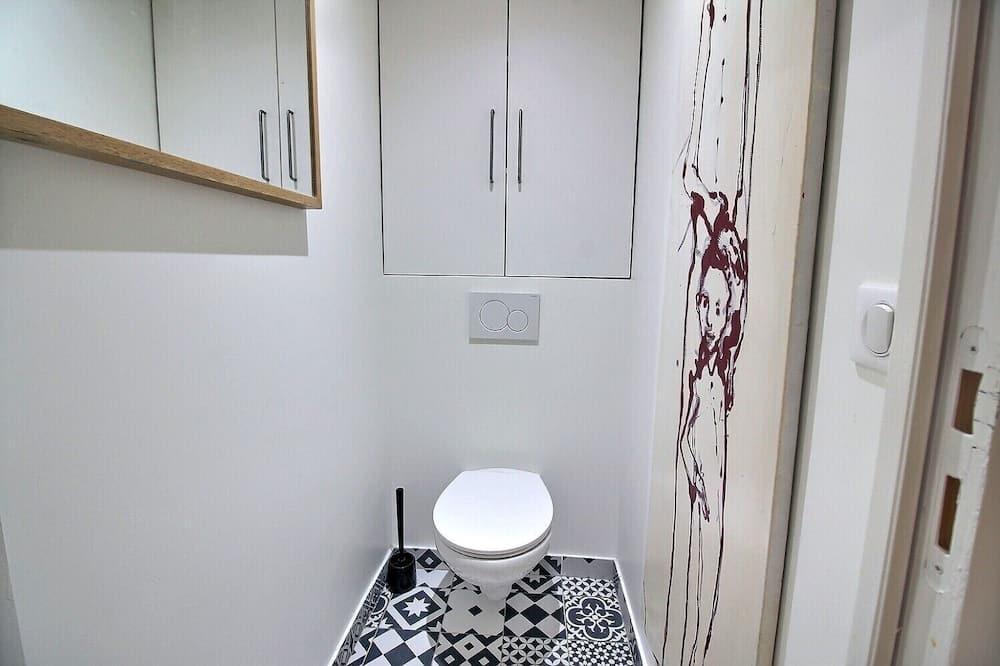 Photo of Bathroom in Quartier Saint-Ambroise