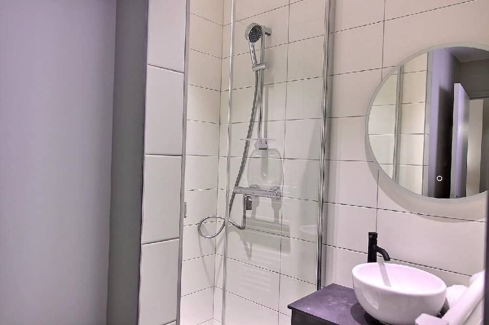 Photo of Bathroom in Quartier Saint-Ambroise