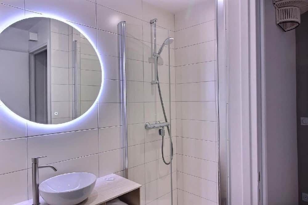 Photo of Bathroom in Quartier Saint-Ambroise