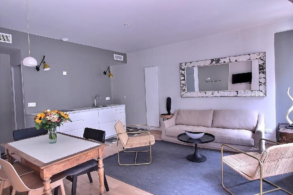 Photo of Livingroom in Quartier Saint-Ambroise