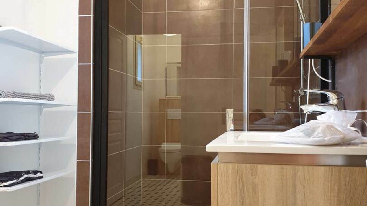 Photo of Bathroom in Bullion