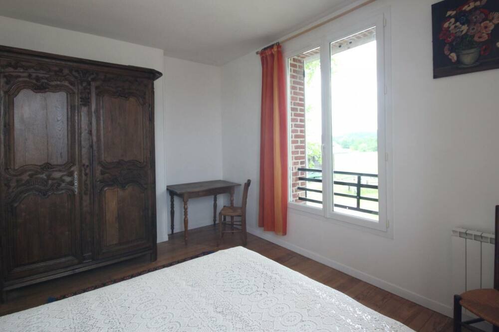 Photo of Bedroom in Mesnieres-en-Bray