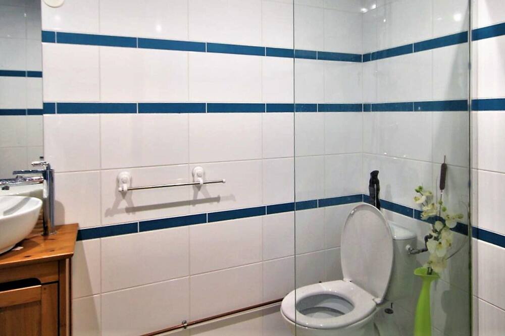 Photo of Bathroom in Therouldeville