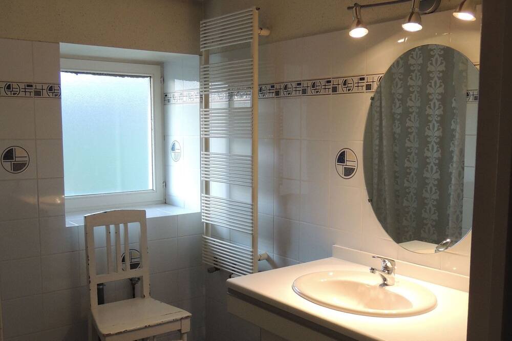 Photo of Bathroom in Chaintre