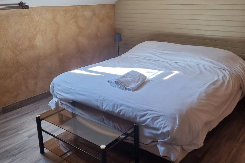 Photo of Bedroom in Tilloloy