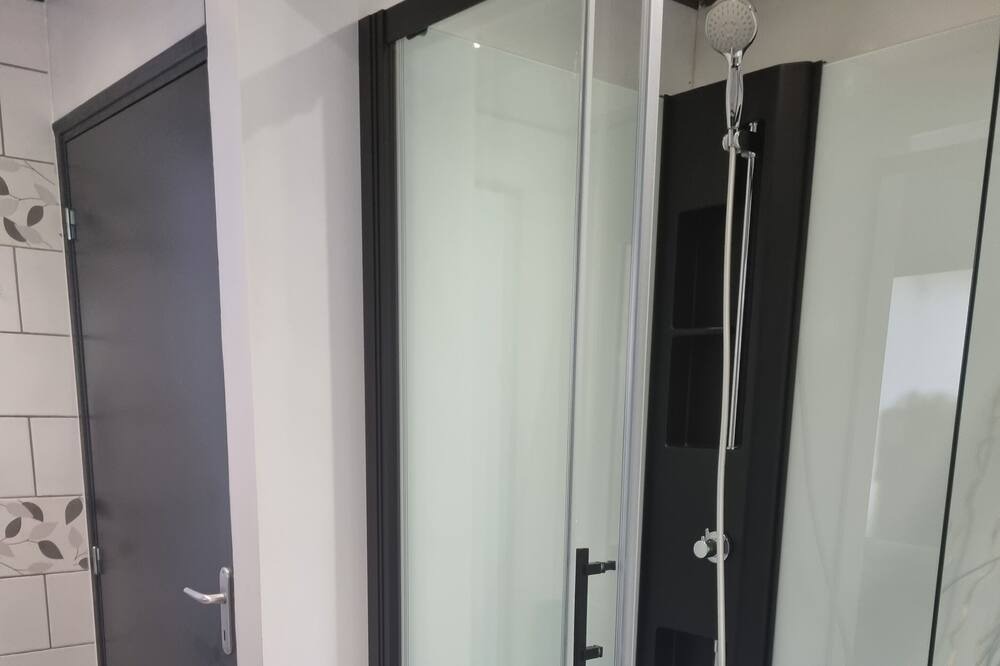 Photo of Bathroom in Tilloloy
