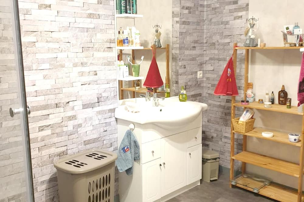 Photo of Bathroom in Nuits