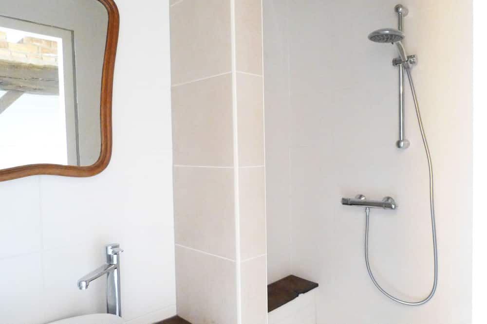 Photo of Bathroom in La Neuville-aux-Joutes