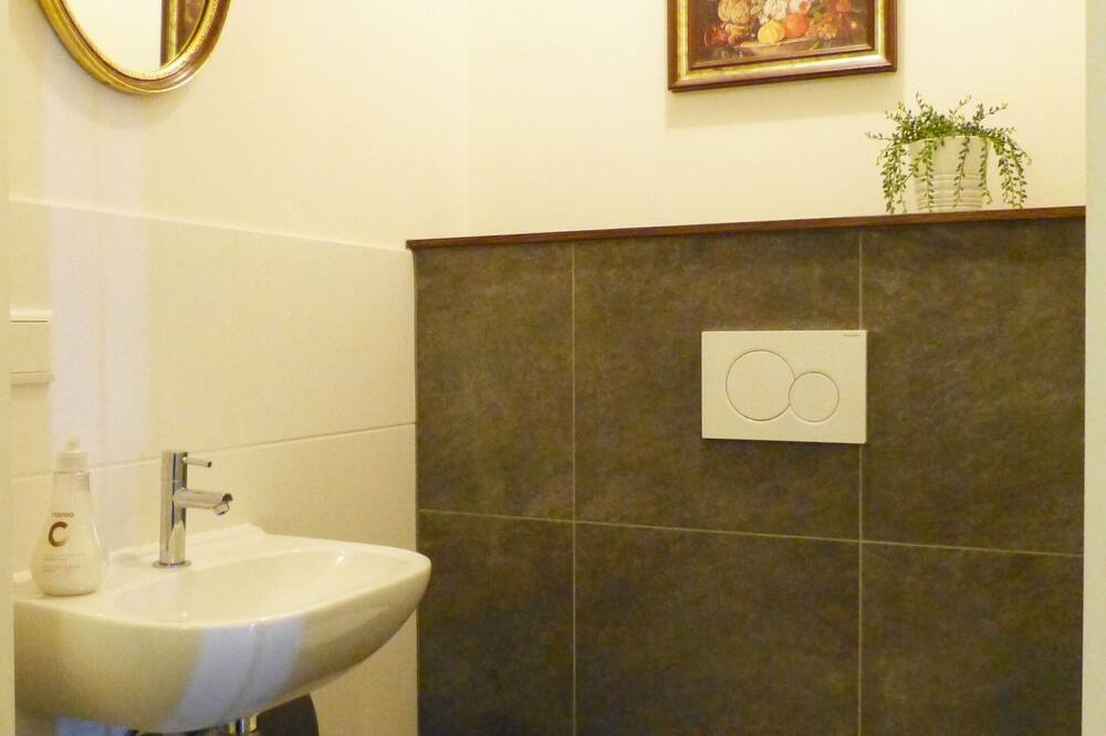 Photo of Bathroom in La Neuville-aux-Joutes