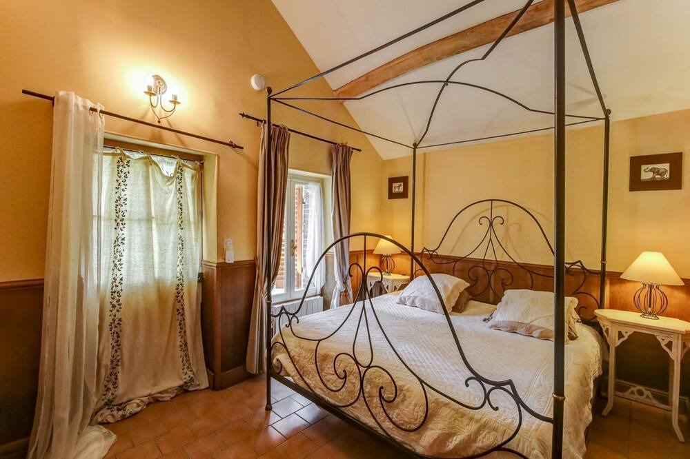 Photo of Bedroom in Raizeux