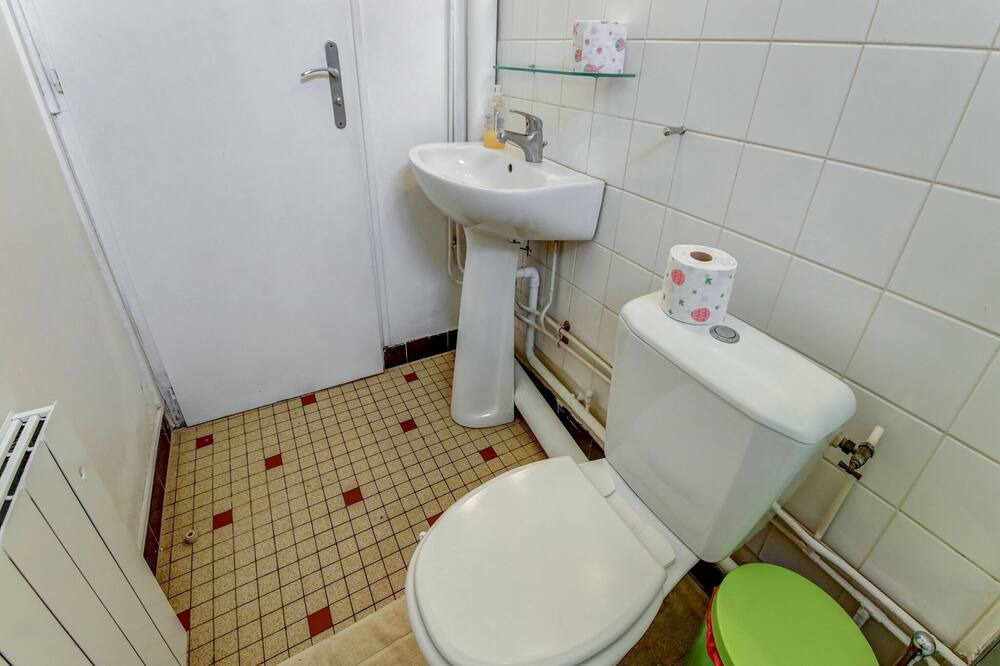 Photo of Bathroom in Raizeux