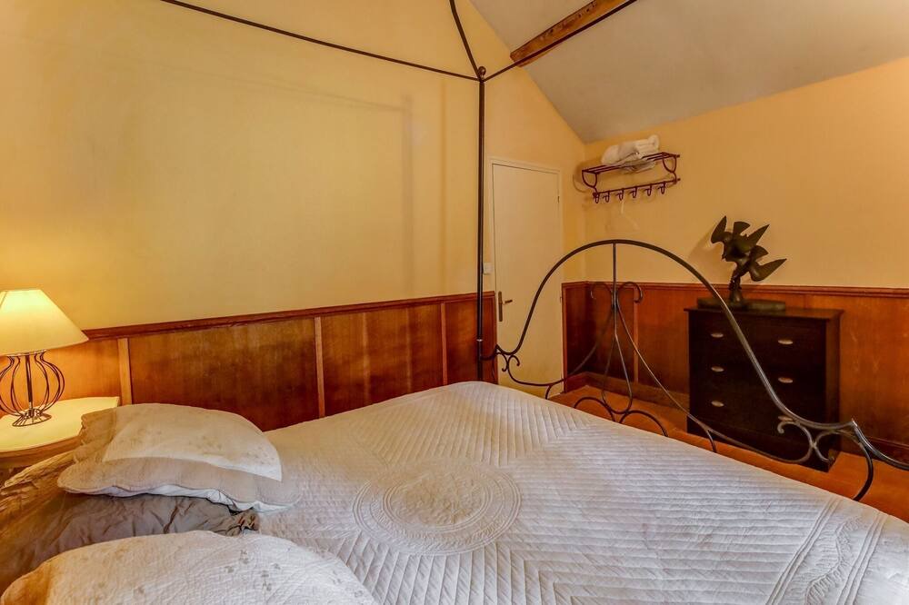 Photo of Bedroom in Raizeux