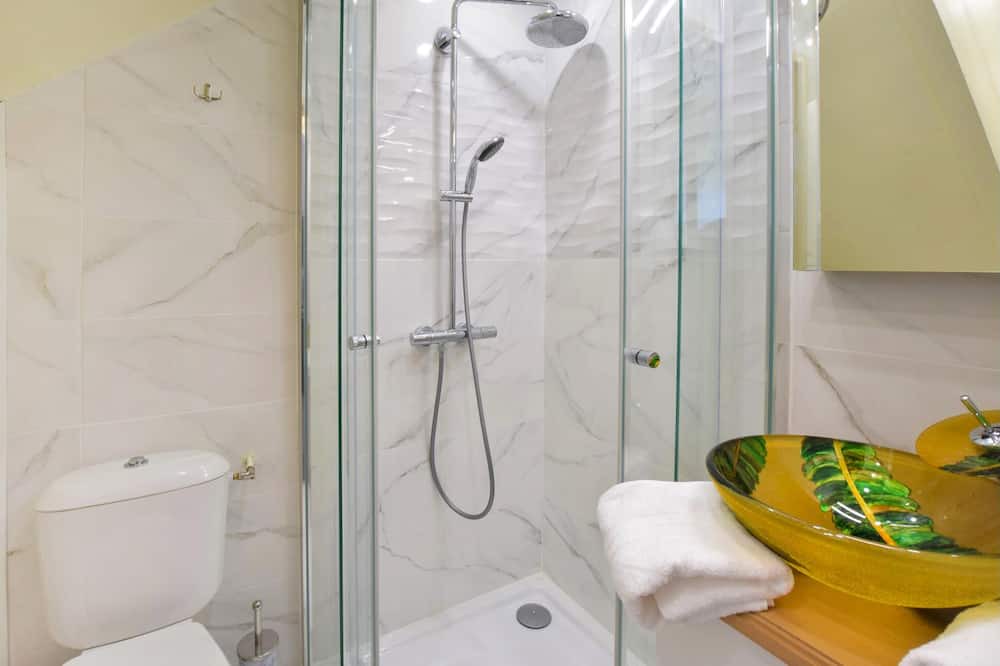 Photo of Bathroom in Ocquerre
