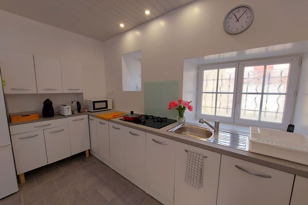 Photo of Kitchen in Neuilly-le-Vendin