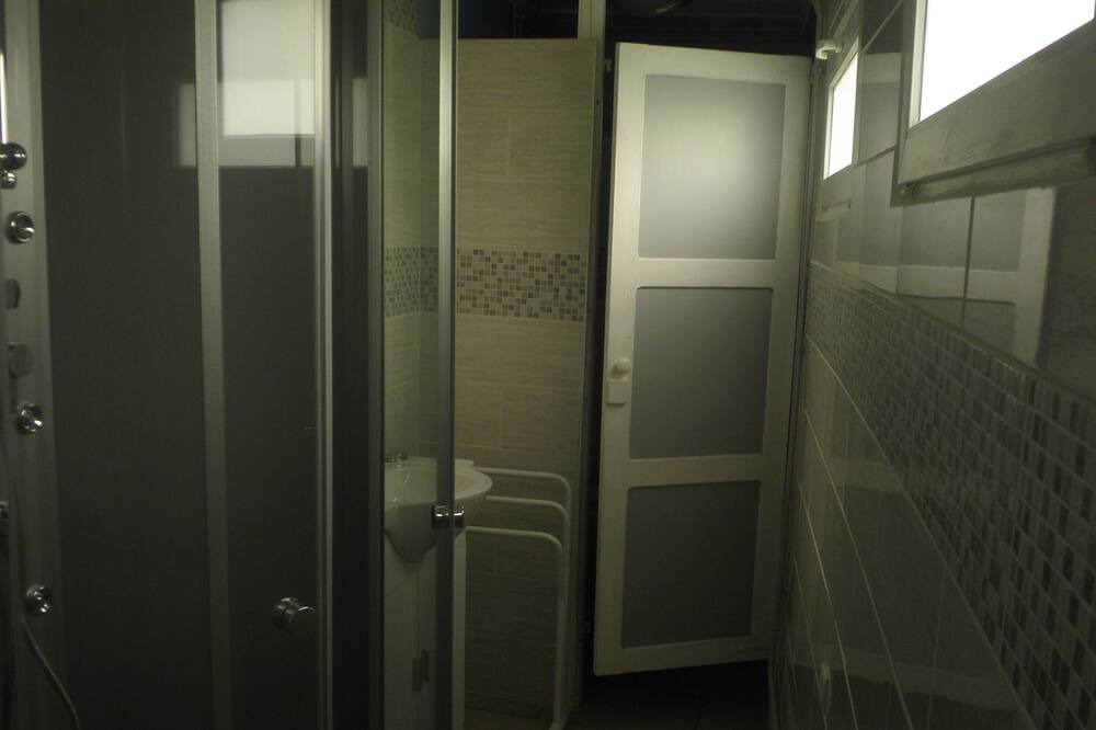 Photo of Bathroom in Tours-en-Vimeu