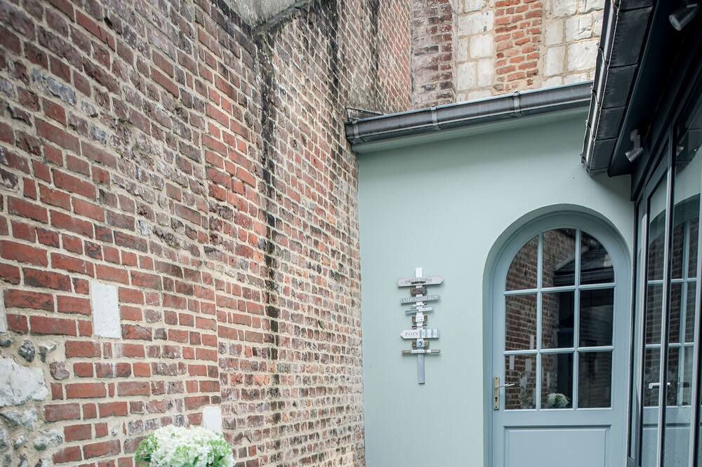Photo of Patio Balcony in Montreuil-sur-Mer