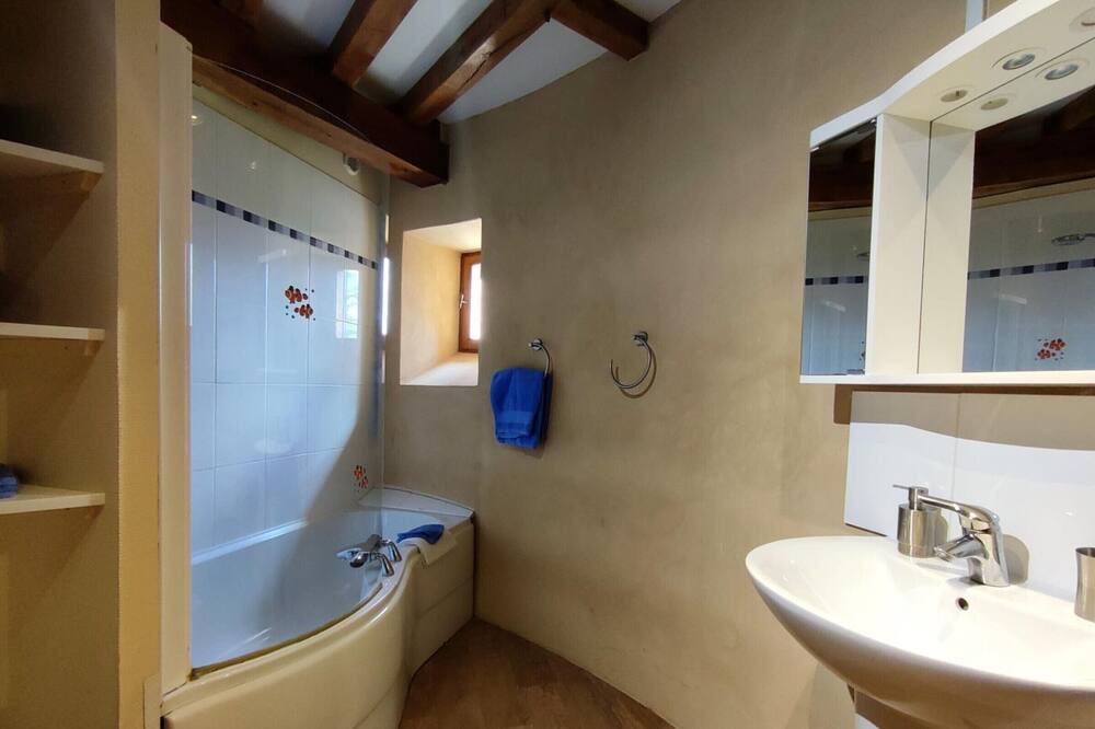 Photo of Bathroom in Heberville