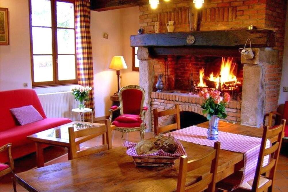 Photo of Livingroom in Varneville-Bretteville