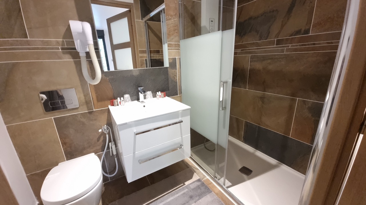 Photo of Bathroom in Wail