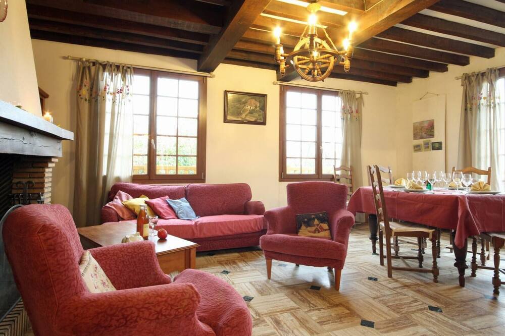 Photo of Livingroom in Preaux