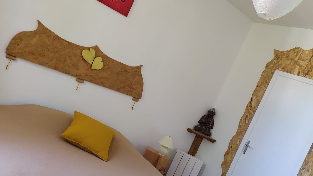Photo of Bedroom in Bray-et-Lu