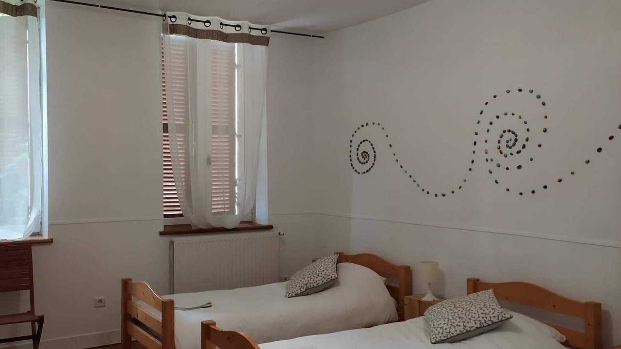 Photo of Bedroom in Bray-et-Lu