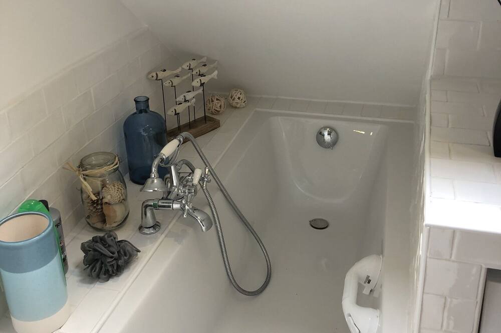 Photo of Bathroom in Lainville-en-Vexin