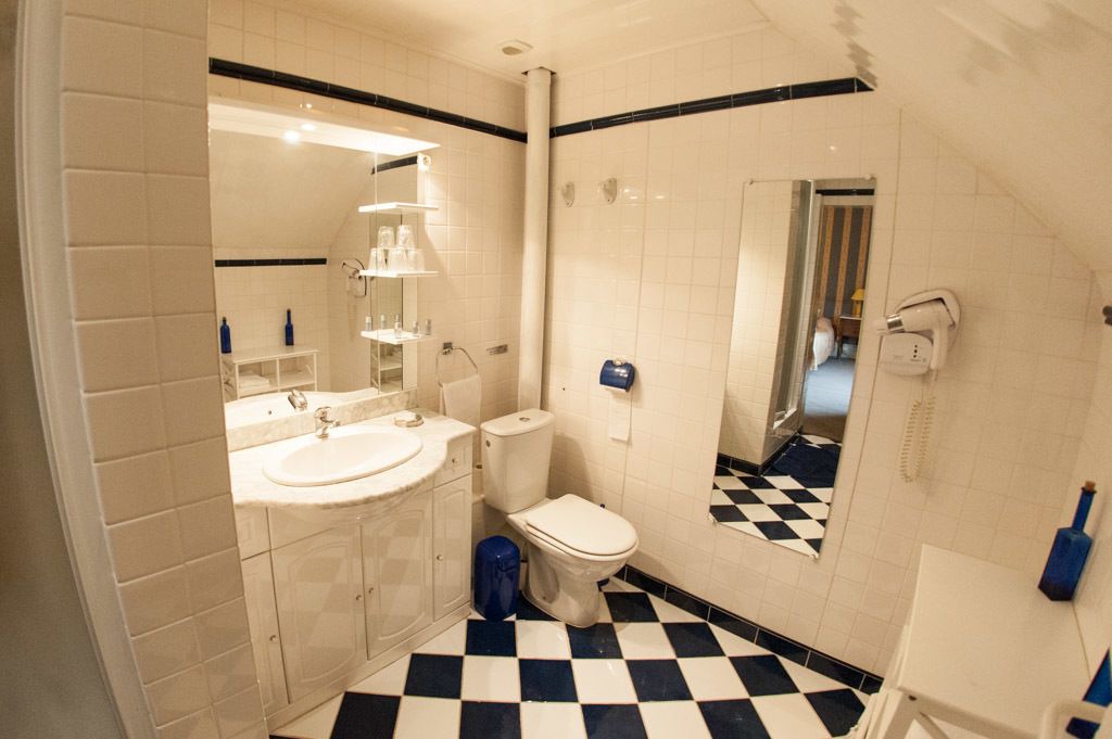 Photo of Bathroom in Quesmy