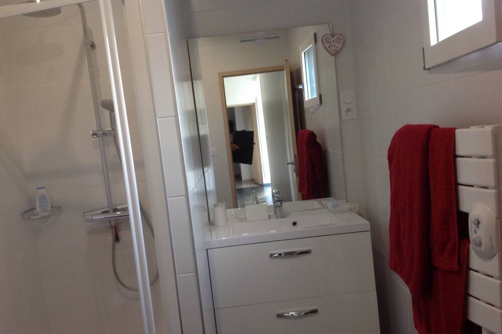 Photo of Bathroom in Saint-Gatien-des-Bois