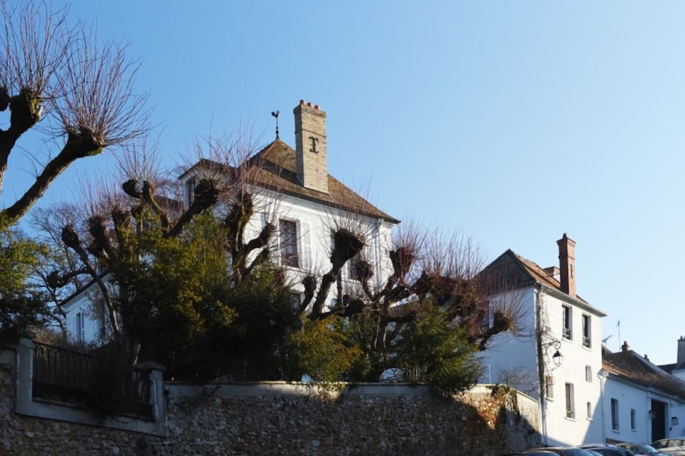 Photo of Outdoor in Neauphle-le-Chateau