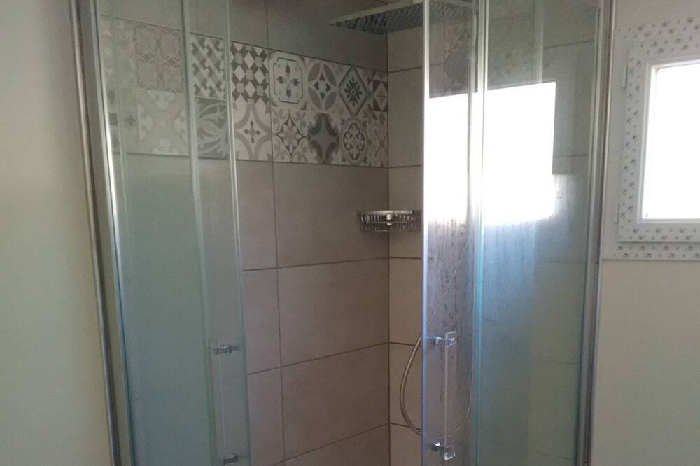 Photo of Bathroom in Bezu-la-Foret