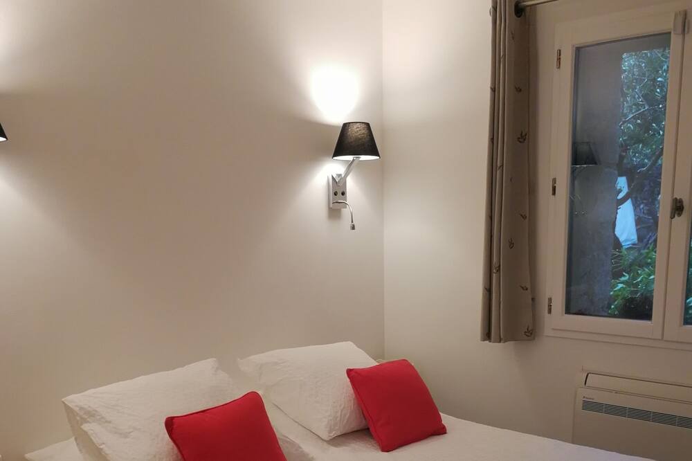 Photo of Bedroom in Pegairolles-de-Bueges