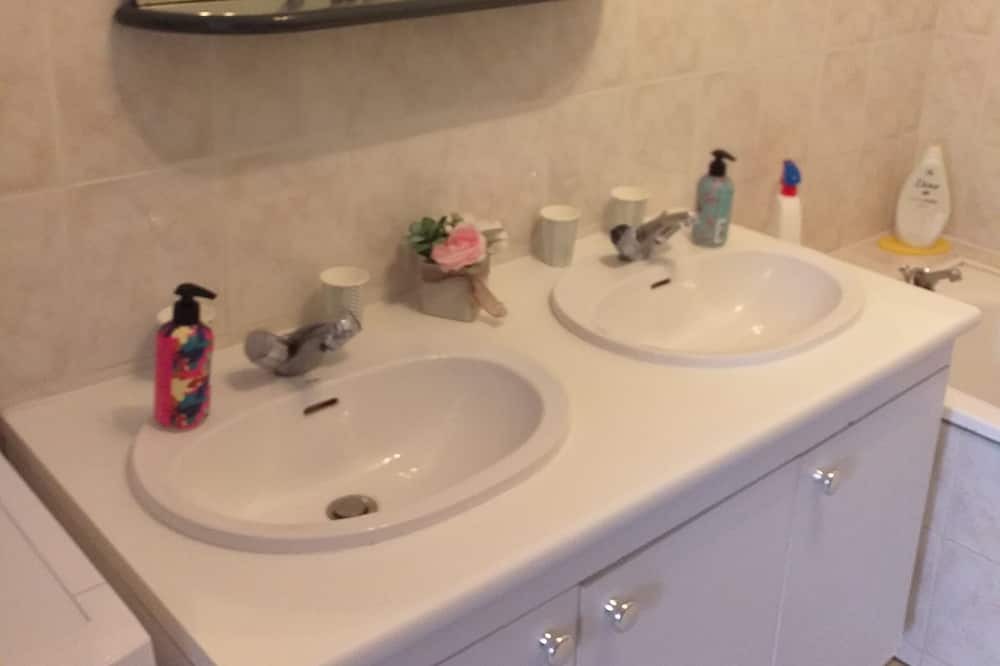 Photo of Bathroom in Oisy-le-Verger
