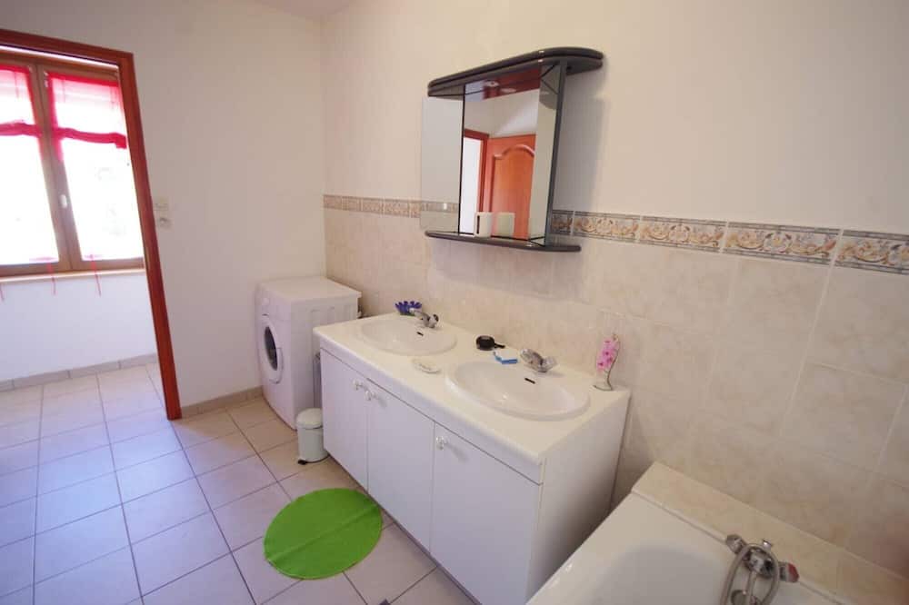 Photo of Bathroom in Oisy-le-Verger