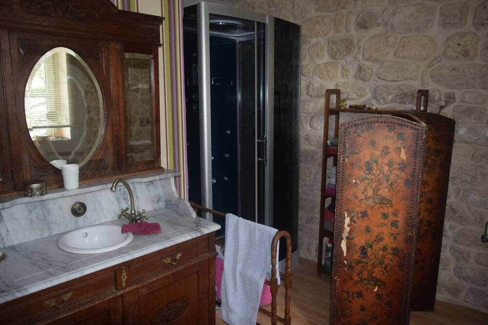 Photo of Bathroom in Brandeville
