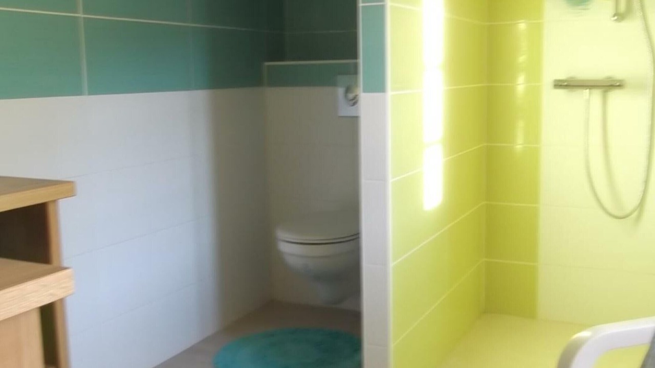 Photo of Bathroom in Saint-Georges-de-Baroille