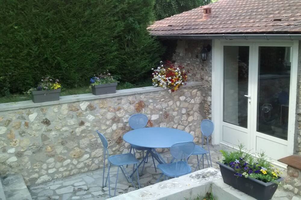 Photo of Patio Balcony in Neuville-Bosc