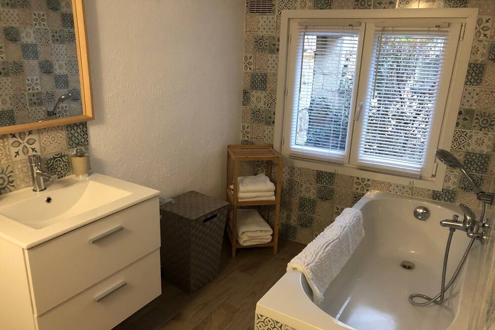 Photo of Bathroom in Chars