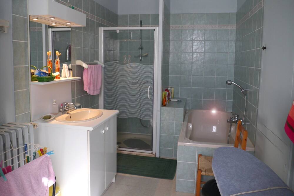 Photo of Bathroom in Belabre