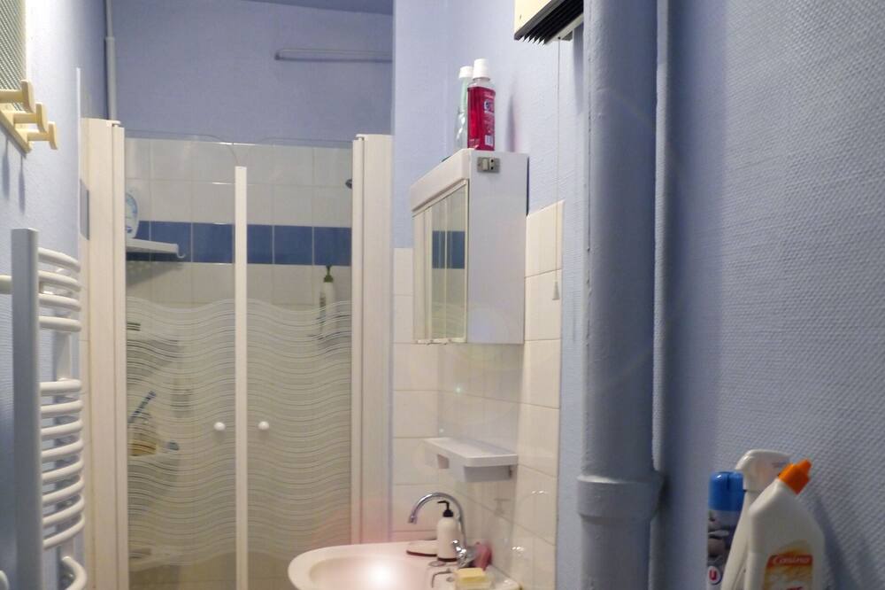 Photo of Bathroom in Belabre
